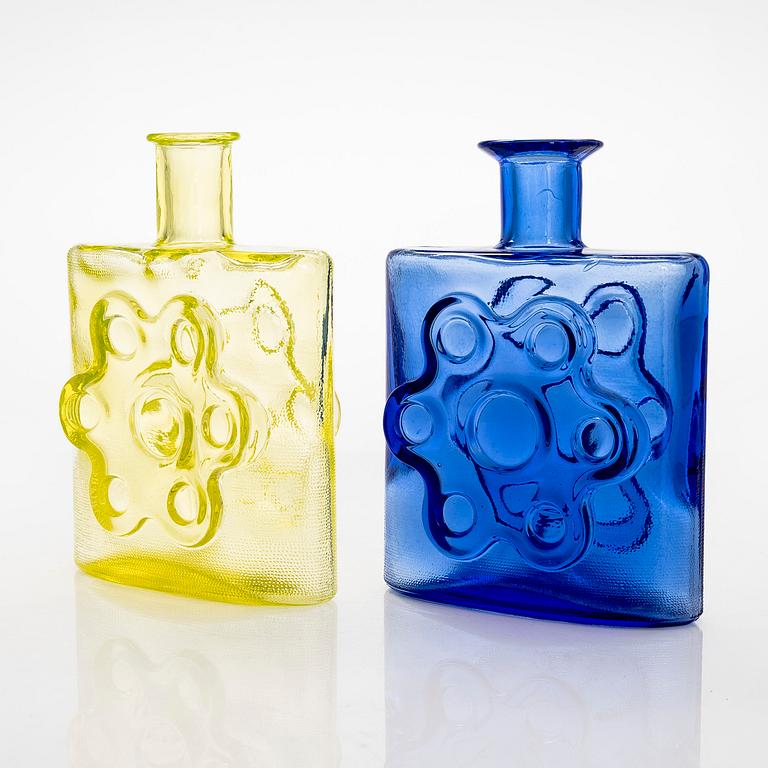 Erkkitapio Siiroinen, a set of two carafes for Riihimäki Glassworks, Finland.