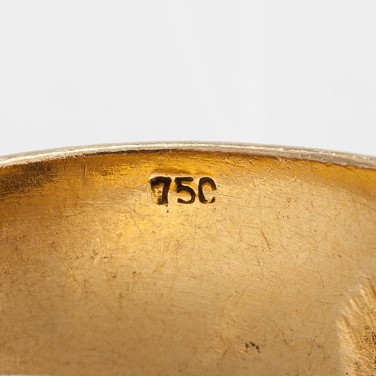 An 18K gold ring with diamonds ca. 1.53 ct in total.
