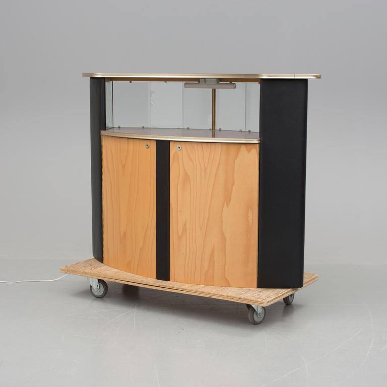 BARDISK,  samt BARSTOLAR, 3 st, 1960/70-tal.