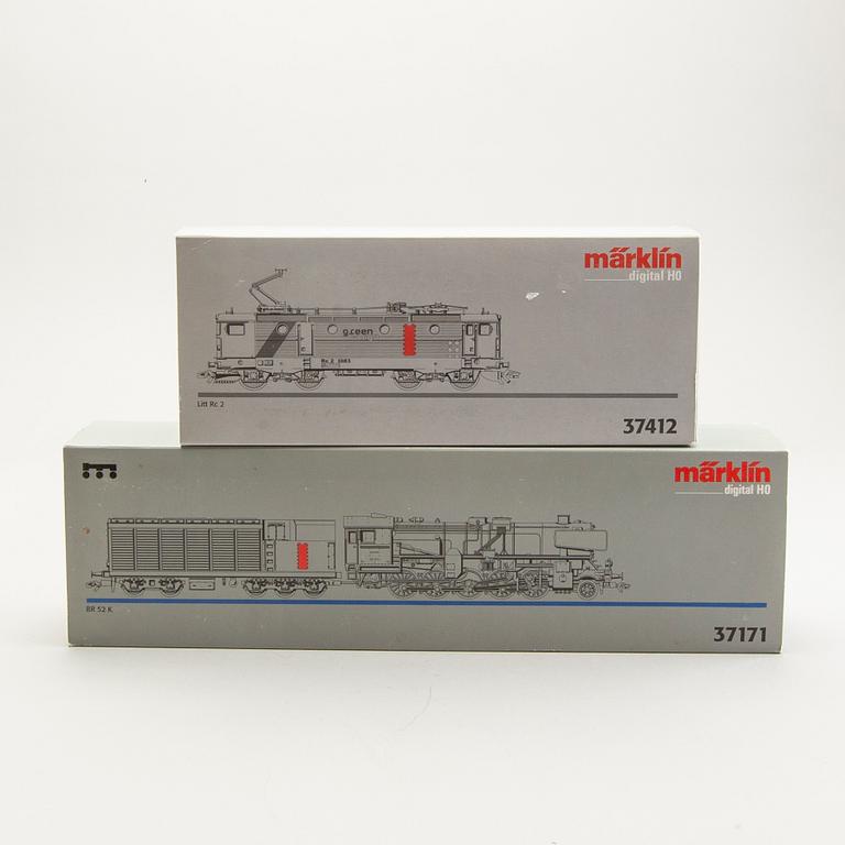 2 Märklin locomotives.