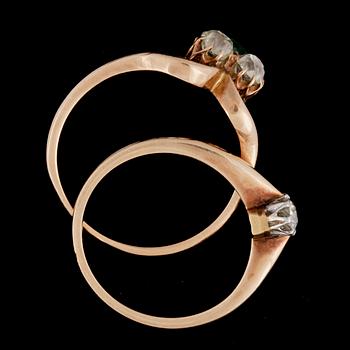 RINGAR, 2 st, 14k guld, gammalslipade diamanter tot ca0,58ct och smaragd. Totalvikt ca5g.