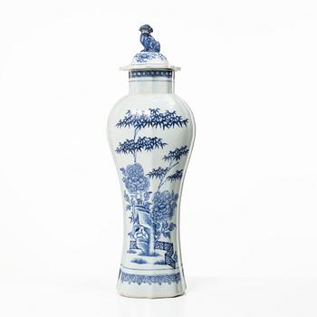Urna med lock, exportporslin, Kina, 1700-tal.