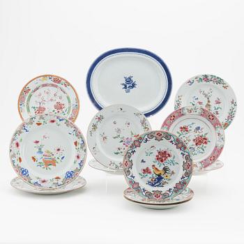 A group of ten Chinese porcelain plates and serving dish, Qing dynasty, Qianlong (1736-1795) and Jiaqing (1796-1820).