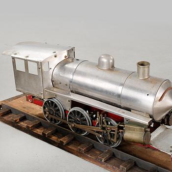 A steam engine with tender and a steam engine, probably England, first half of / mid 20th century.