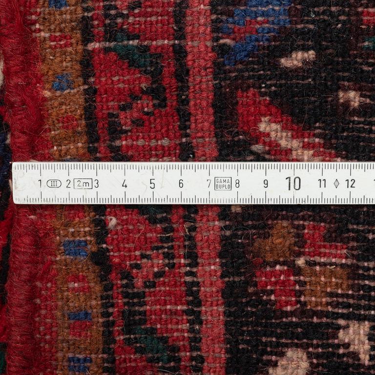 A runner carpet, Hoseinabad, ca. 530 x 84 cm.