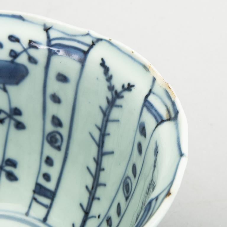 A blue and white bowl, Ming dynasty, Wanli (1572-1620).