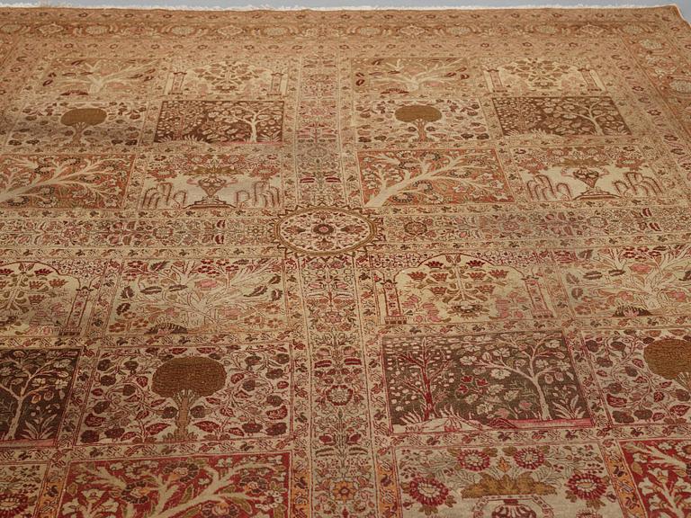 Matto, Antique Tabriz, ca 377-386 x 278,5-283,5 cm.