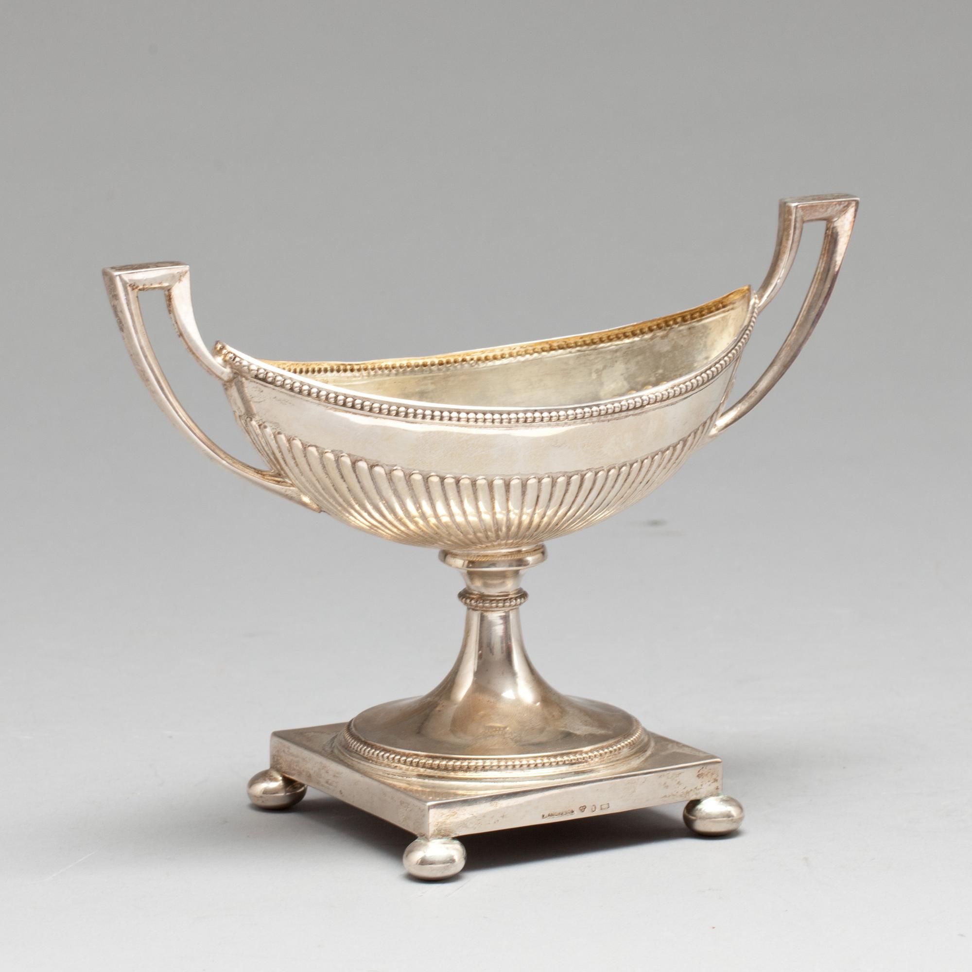 SKÅL PÅ FOT, silver, gustaviansk stil, K Andersson, troligen 1923. Total vikt ca 200 g.