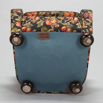 A mid-20th century armchair.