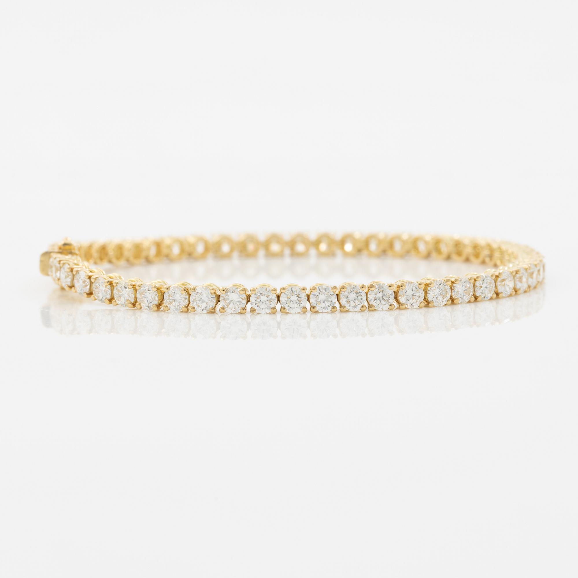 Tennis bracelet in 18K gold with round brilliant-cut diamonds.