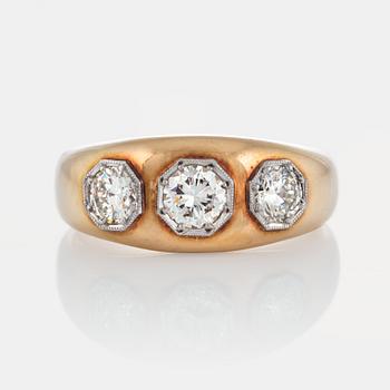 A ring set with three round brilliant-cut diamonds with a total weight of ca 1.20 cts.