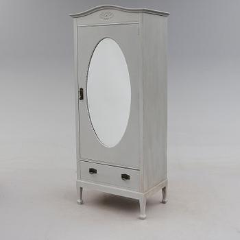 KLÄDSKÅP, 1900-talets första hälft.