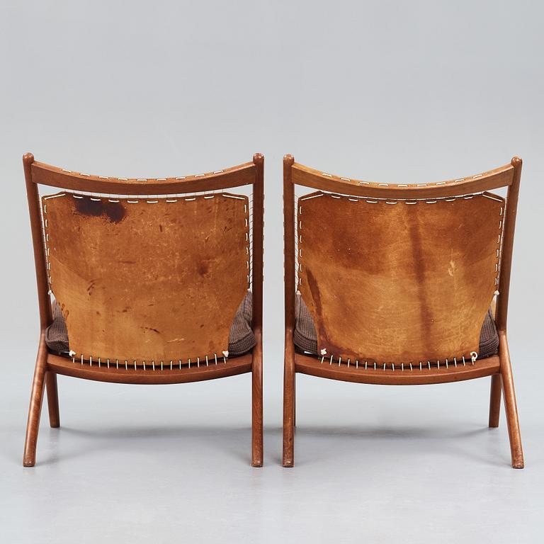 Fredrik Kayser, Rastad & Relling Tegnekontor, fåtöljer, ett par, "Krysset/The Cross Chair", producerade av Gustav Bahus, Norge 1950-tal.