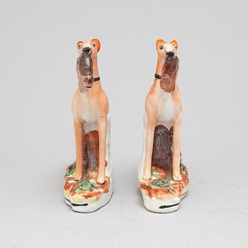 FIGURINER, ett par, porslin, England, omkring år 1900.