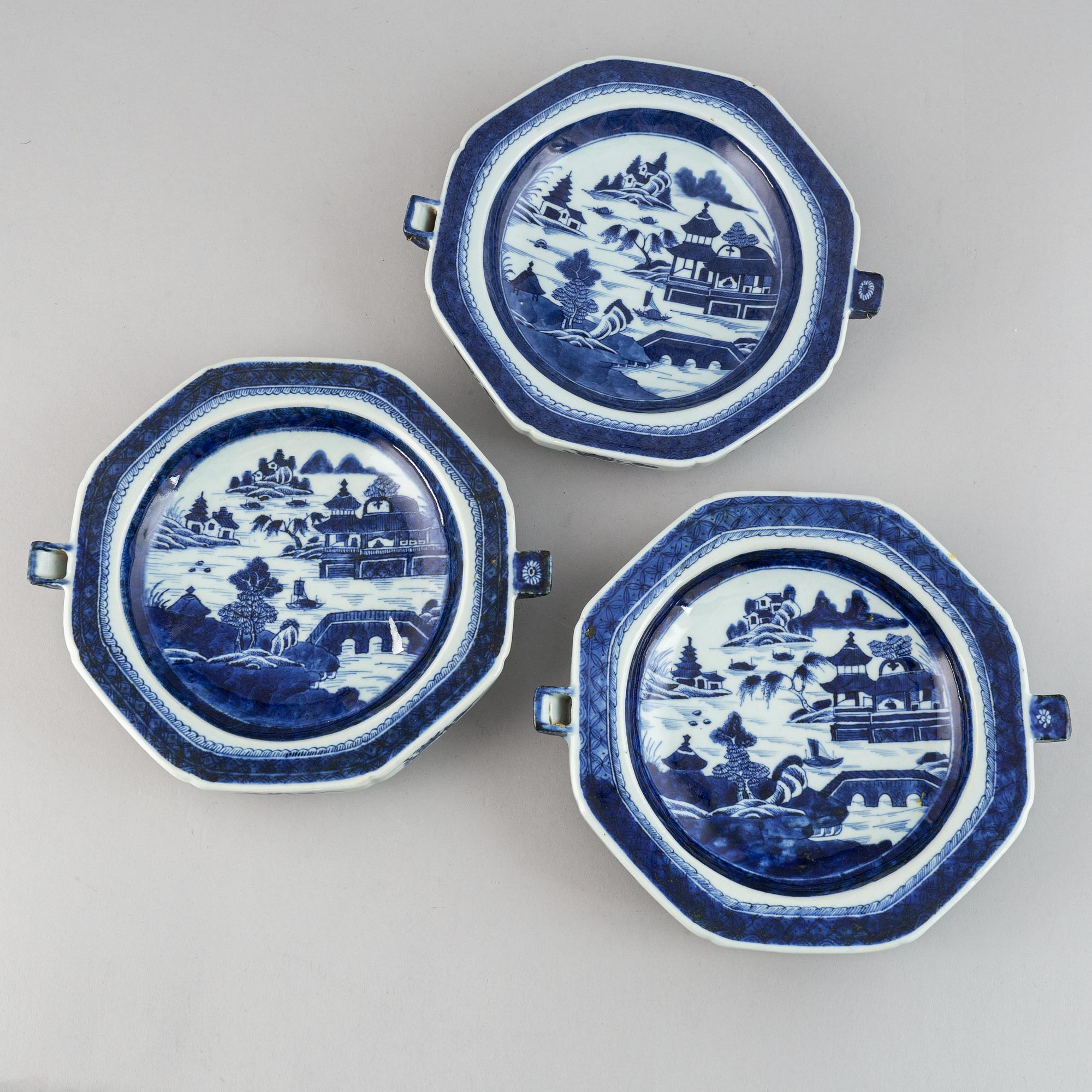 A set of three blue and white hot water plates, Qing dynasty, circa 1800.