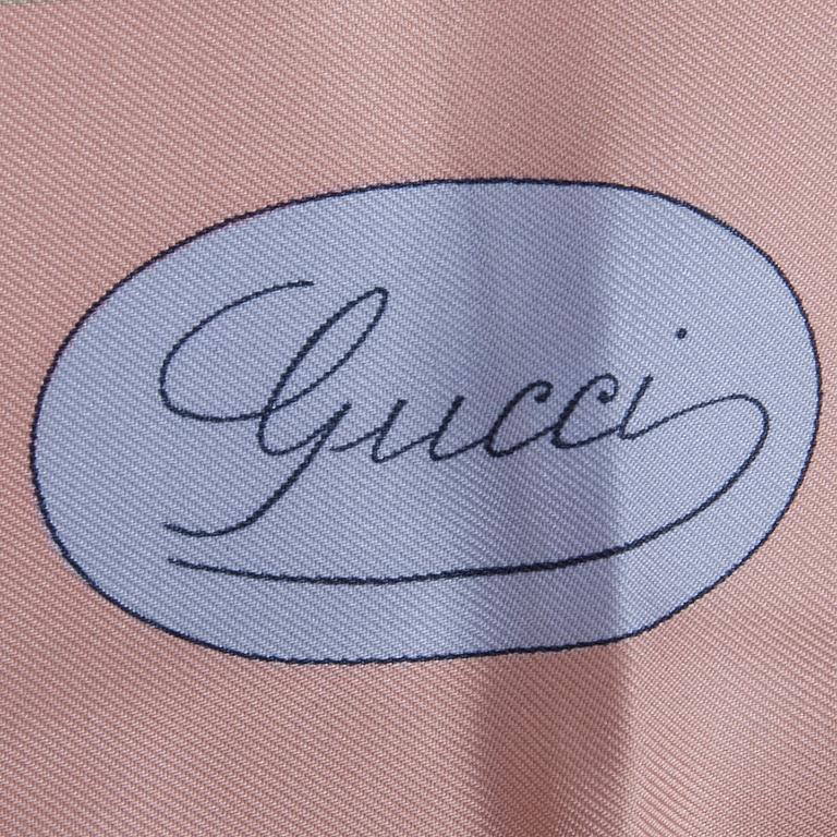 SCARF, Gucci.