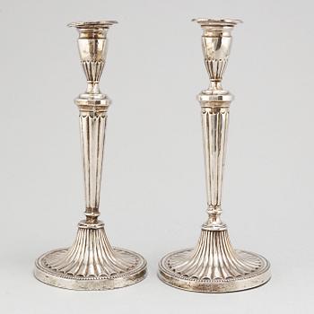 Hayes & Co. A pair of silver candlesticks. Birmingham 1912.