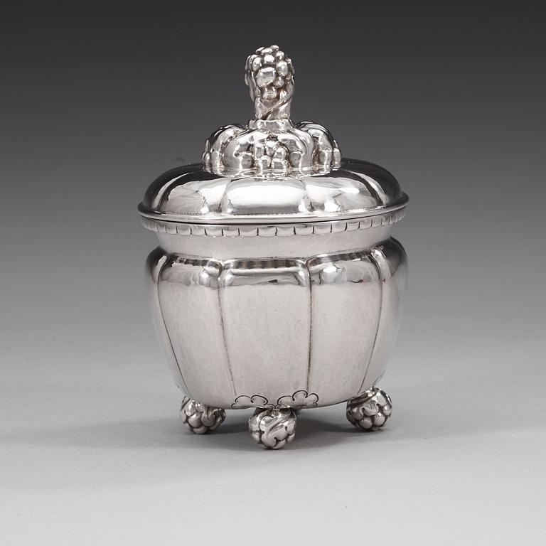 A Georg Jensen silver bonbonnière, Copenhagen ca 1915-21, design nr 72.