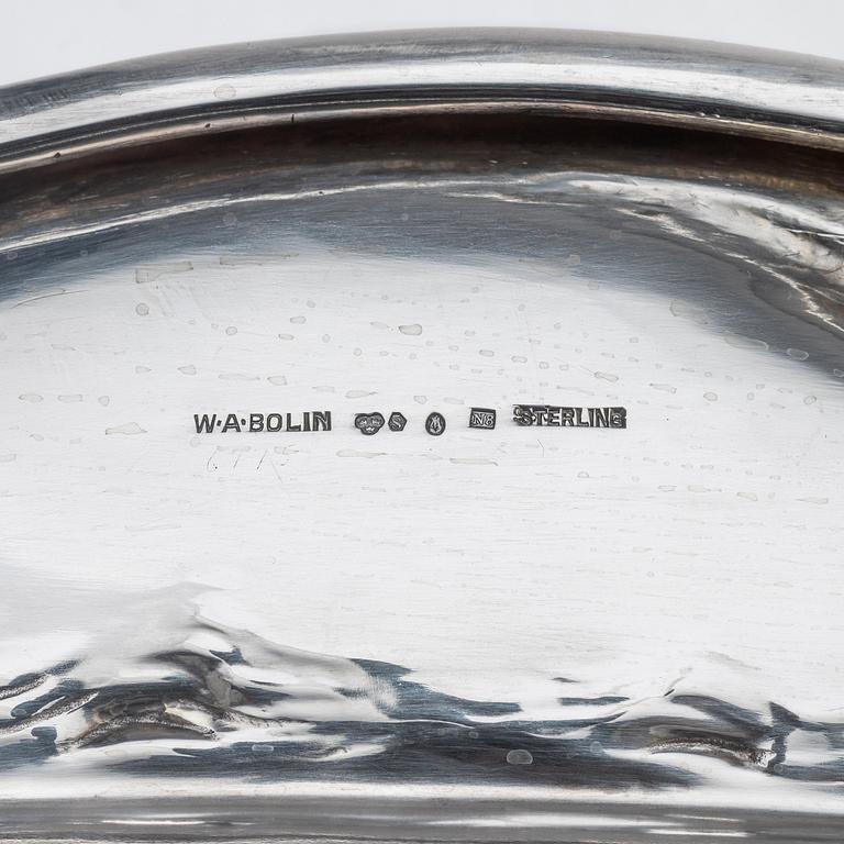 A large sterling silver fish serving platter, W.A. Bolin, Stockholm 1939.