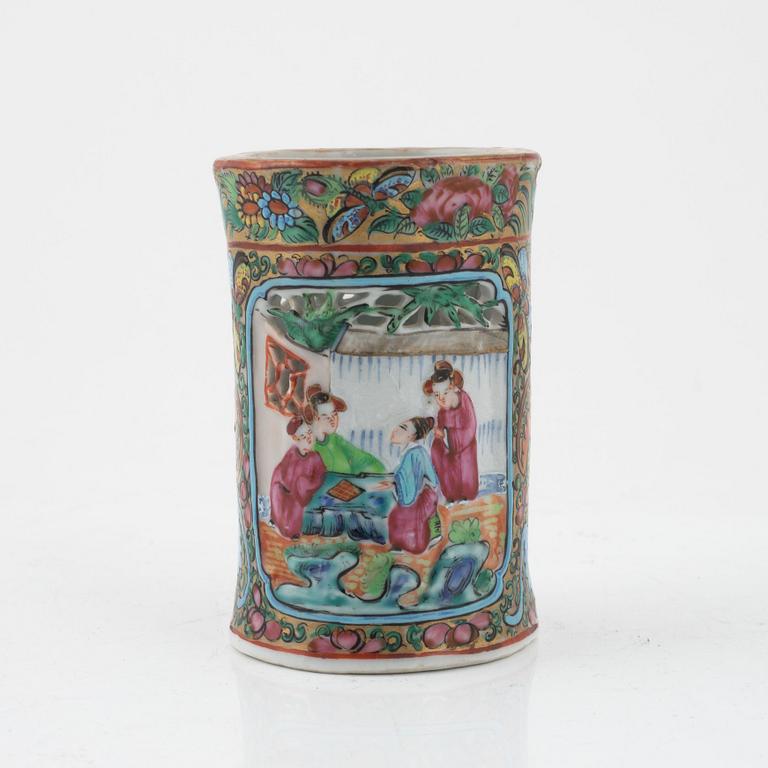A pierced Chinese Canton vase, 19th century.