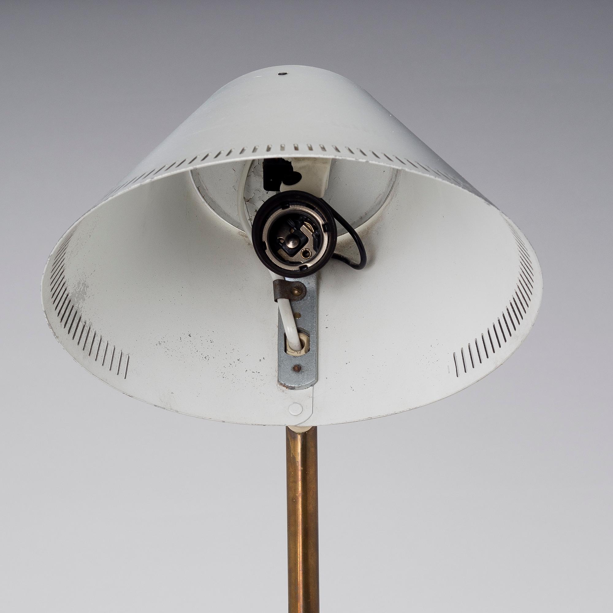 PAAVO TYNELL, BORDSLAMPA, 9222. Tillverkad av Idman.