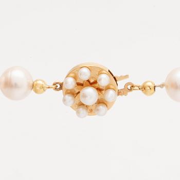 Pearl necklace, cultured pearls approx 8-8,5 mm, clasp 18k gold smaller cultured pearls, Alton Falköping.
