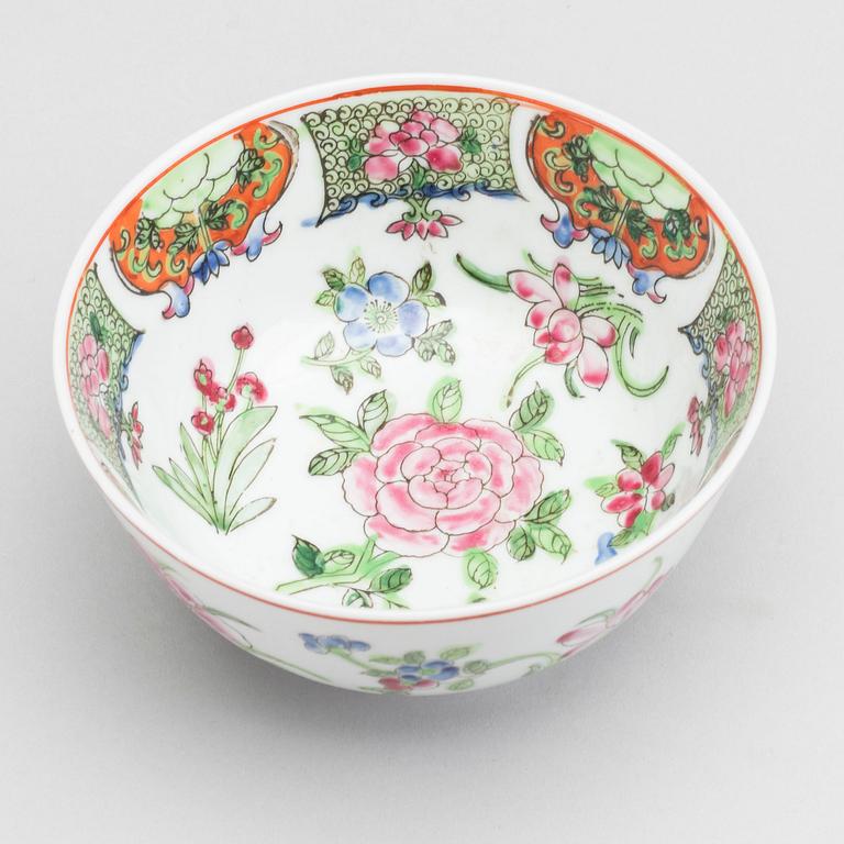 A CHINESE 20TH CENTURY BOWL.