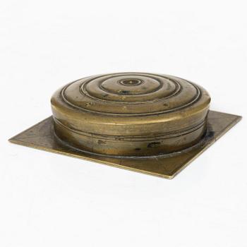 A brass sundial compass by J. Elfgren (instrument maker active ca 1750-1801).