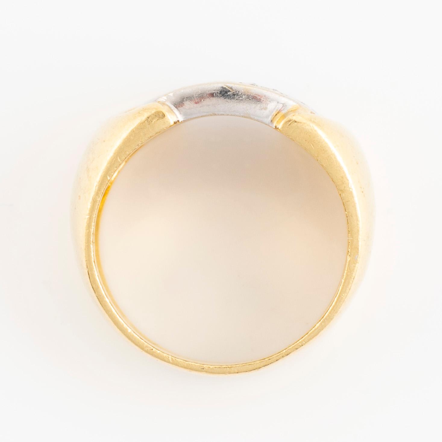 Ring, guld med briljantslipade diamanter.