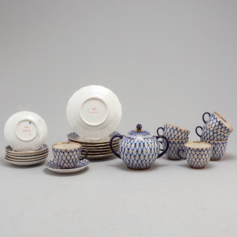 15 psc porcelaine 'Cobalt Net', Lomonosov, Russia/USSR.