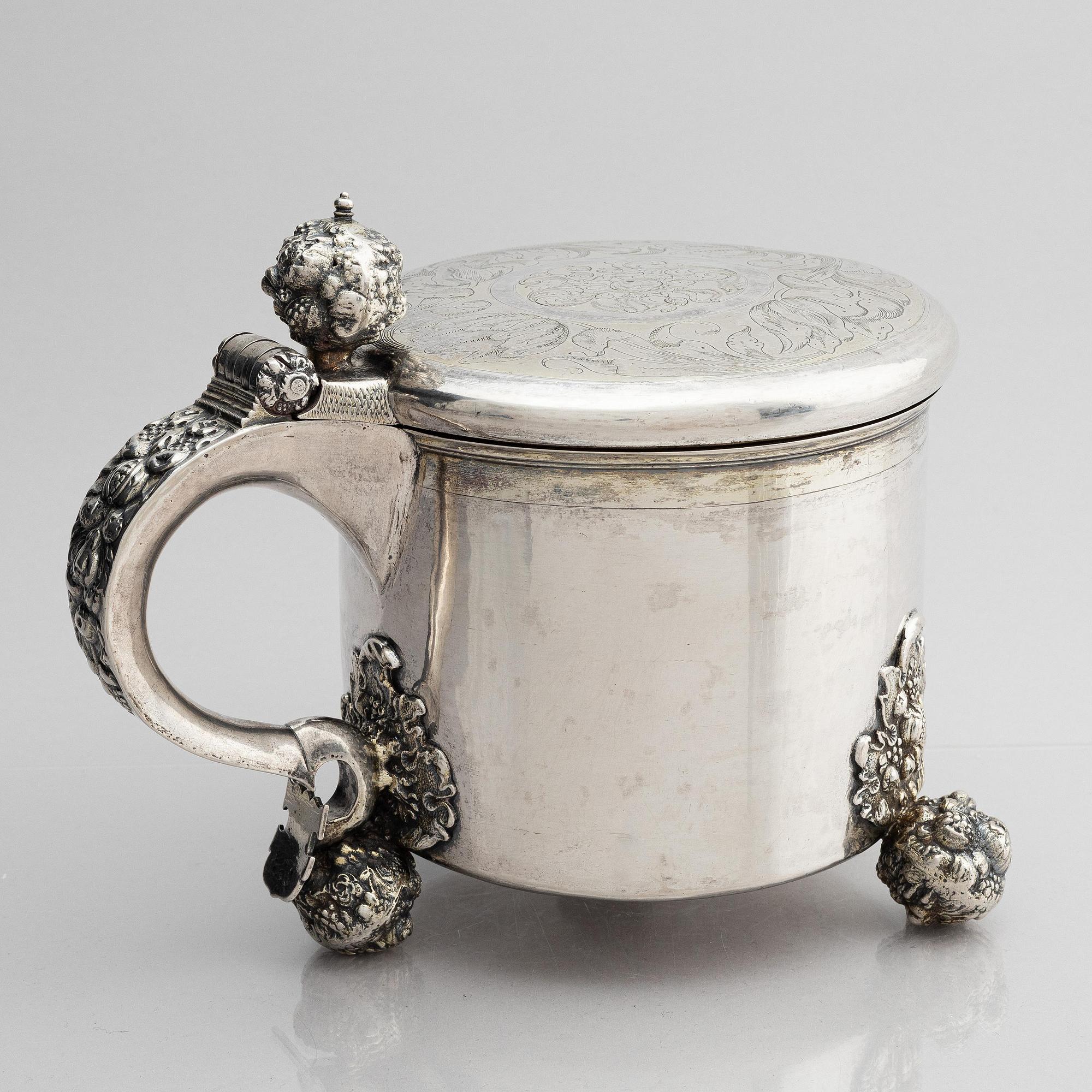 Erik Månsson Schmidt, dryckeskanna, delvis förgyllt silver, Stockholm (verksam 1675-1686). Barock.