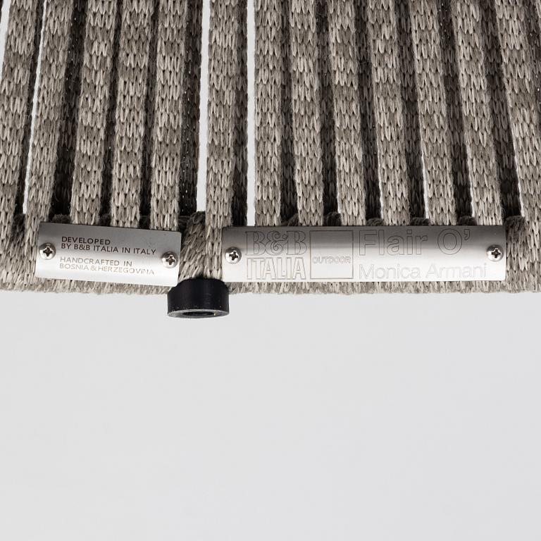 Monica Armani, six outdoor 'Flair O' ' B&B Italia.