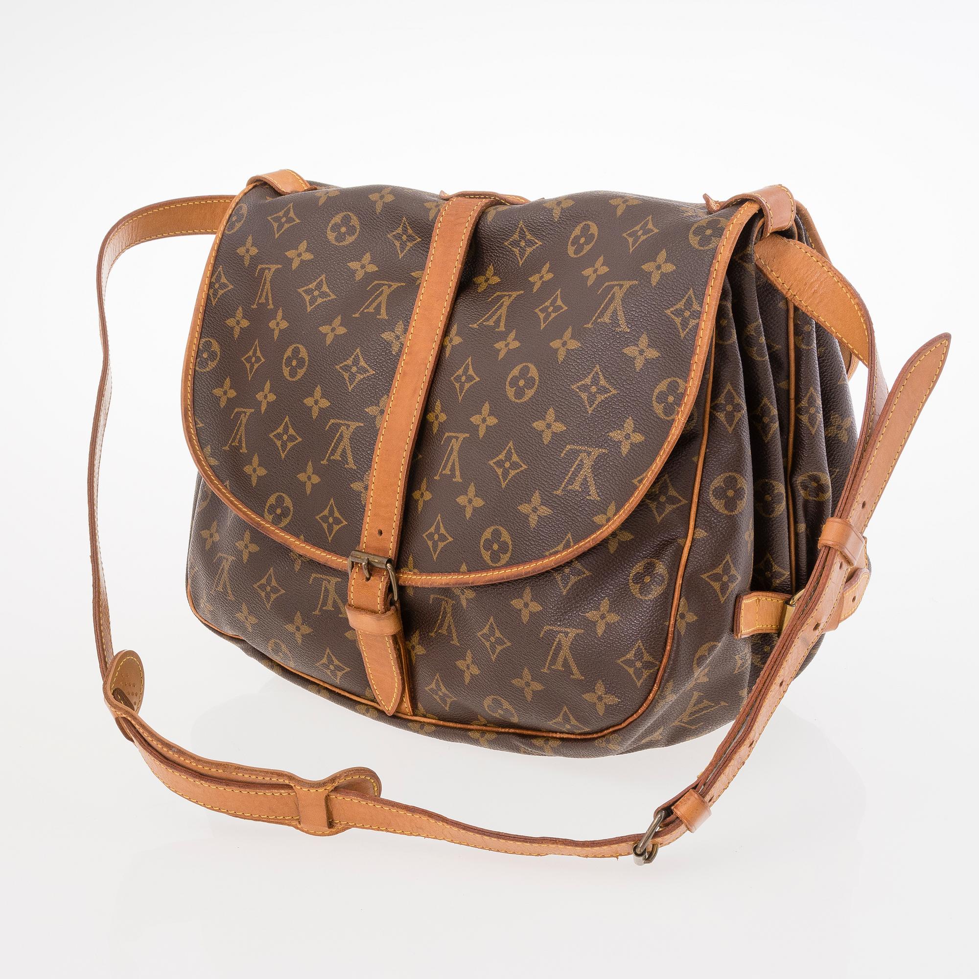 LOUIS VUITTON MONOGRAM CANVAS SAUMUR 35 BAG.