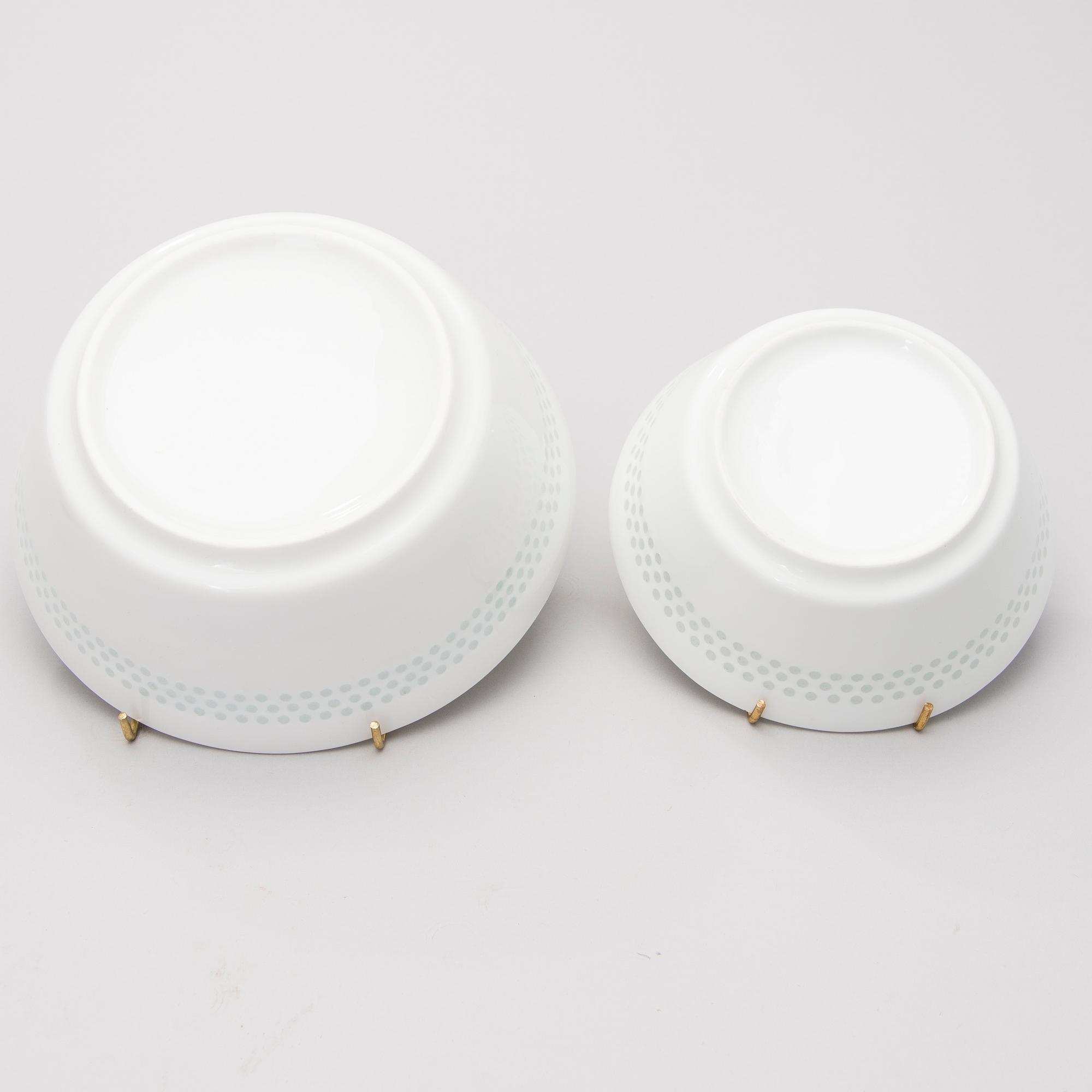 FRIEDL HOLZER-KJELLBERG, ASTIASTO, 34 osaa, "Helmi", riisiposliinia, signeeratut F.H.Kj. Arabia Finland.