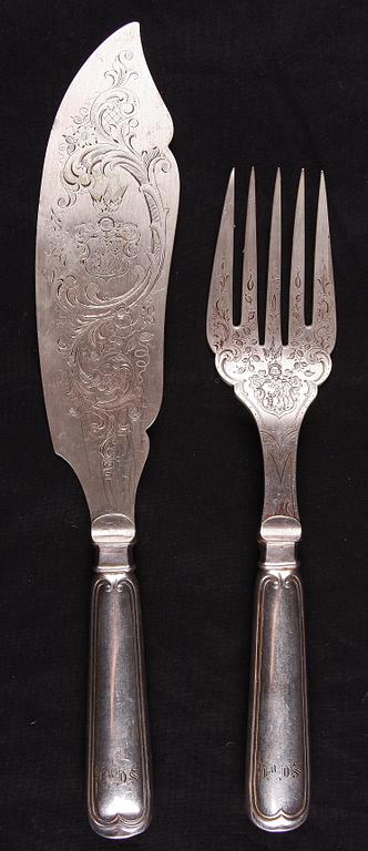 UPPLÄGGNINGSBESTICK FÖR FISK, 2 st, silver, Hamburg omkring 1900.