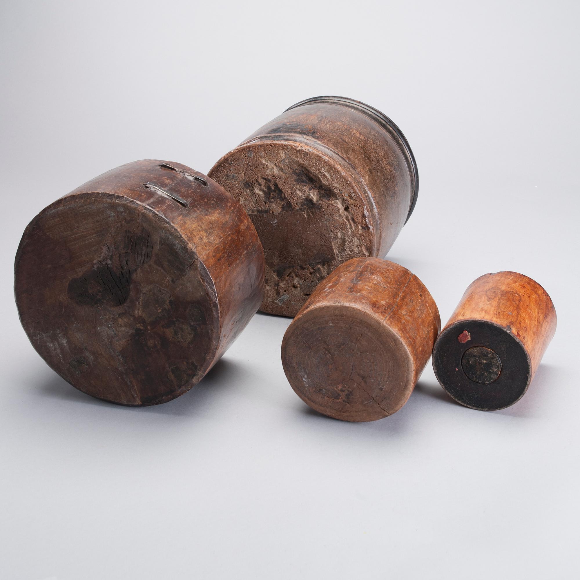 PARTI FÖREMÅL, 4 delar, trä, 1900-tal.