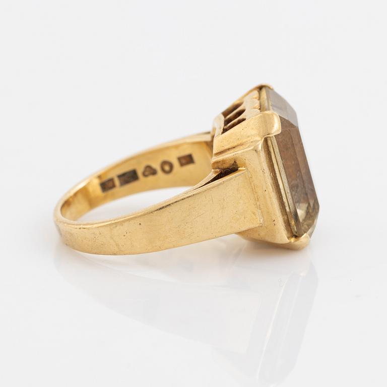 18K gold and emerald cut citrine ring.