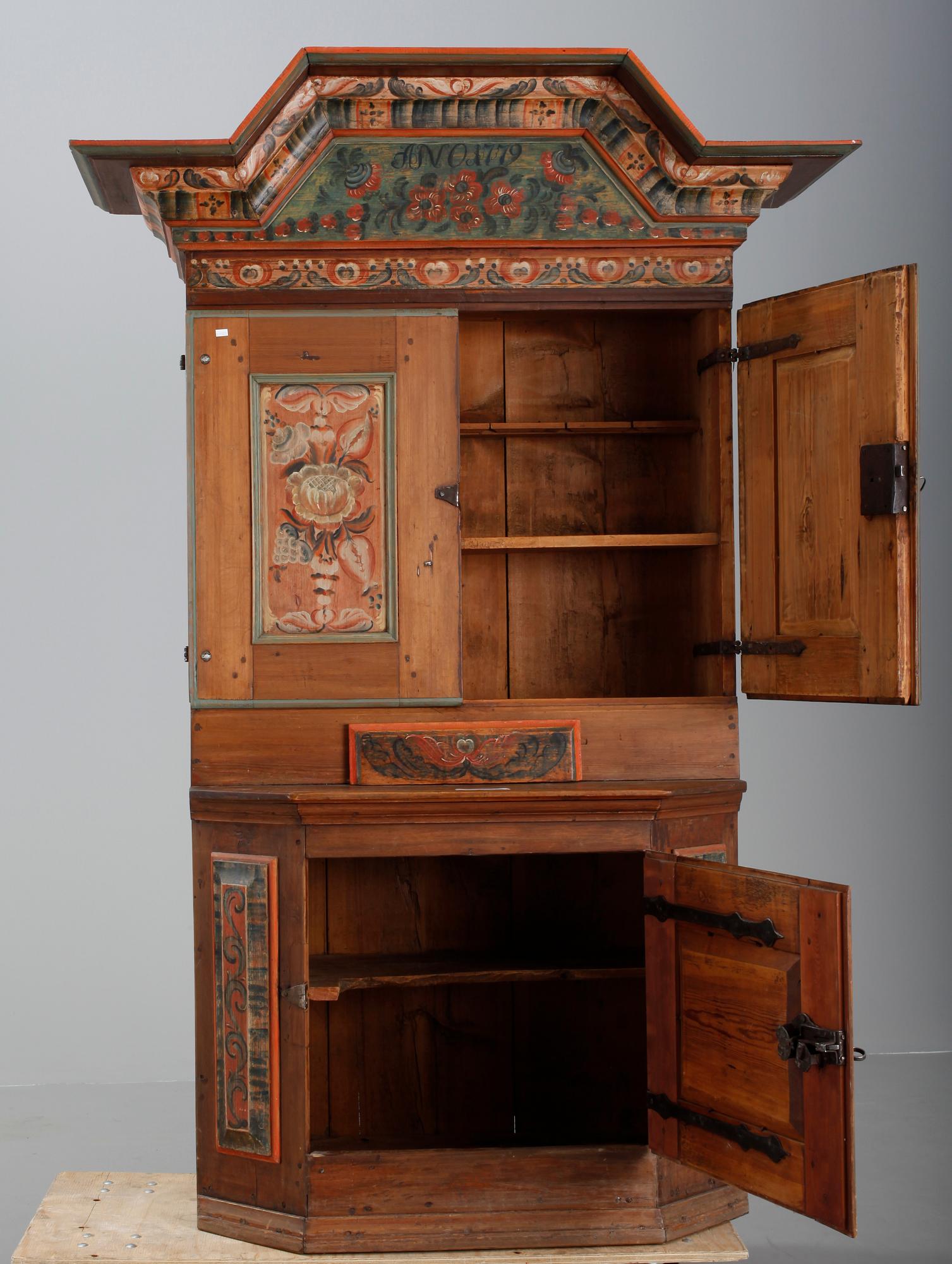 SKÅP. Allmoge märkt 1779.