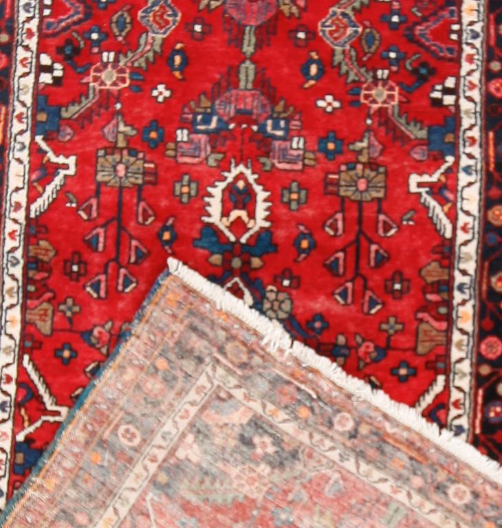 MATTA, orient, ca 315 x 110 cm.