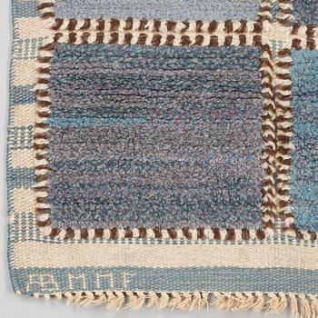 CARPET. "Gyllenrutan blå". Knotted pile in relief. 140 x 94 cm. Signed AB MMF BN.