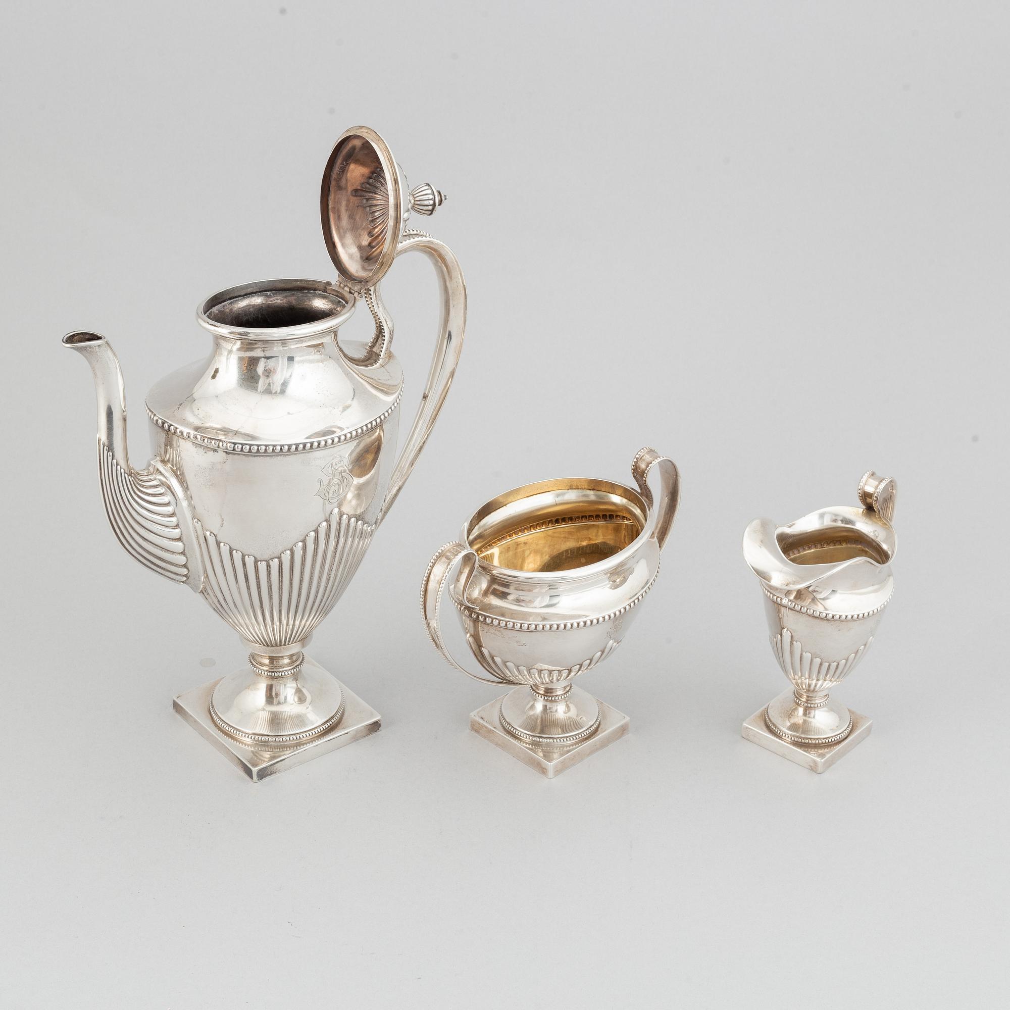 Kaffeservis, 3 delar, silver, gustaviansk stil, Suomen Kultasepät Oy, Åbo, Finland 1917.