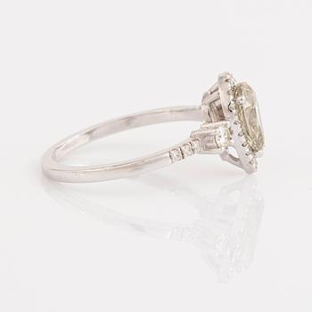 14K white gold and 1,04 ct pear shaped diamond ring. With AIG certificate.