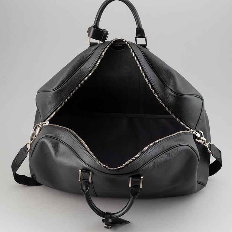 Louis Vuitton, a 'Taiga Kendall GM'.