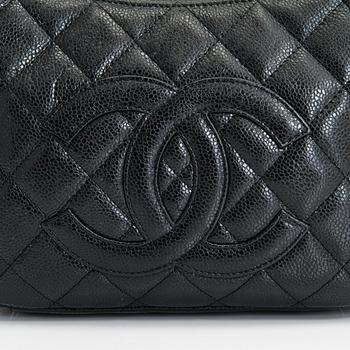 Chanel, a black caviar leather clutch, 2020. - Bukowskis