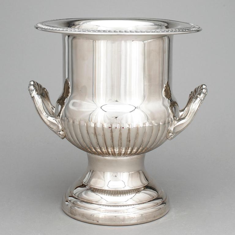 VINKYL, vitmetall, senempirestil, 1900-tal.