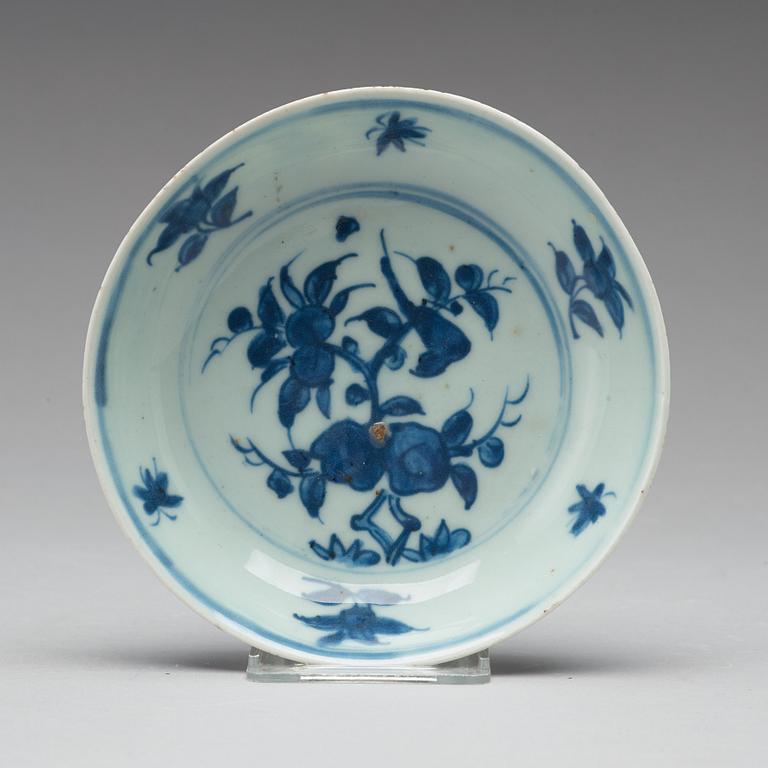 A set of 10 (9+1) blue and white dishes, Ming dynasty, Tianqi/Chongzhen.