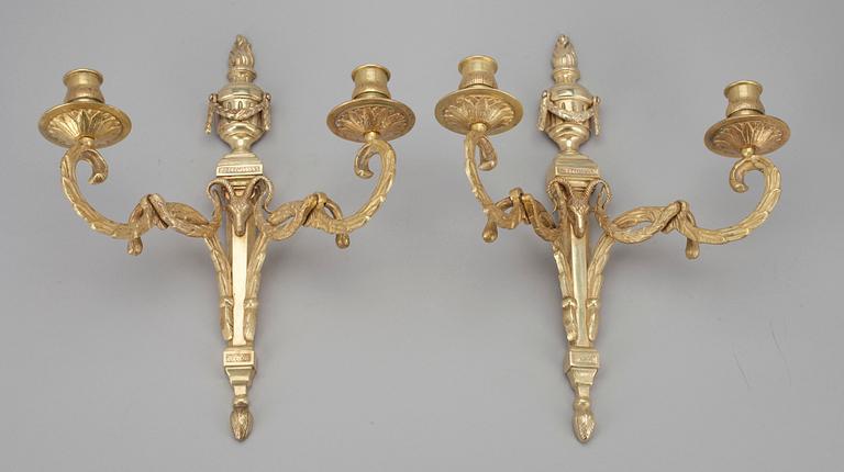 VÄGGLAMPETTER, ett par, förgylld brons, gustaviansk stil, ca 1900.