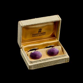 MANSCHETTKNAPPAR, ett par, silver med lila emalj, CG Hallberg, Stockholm, 1934. Vikt 10 g.