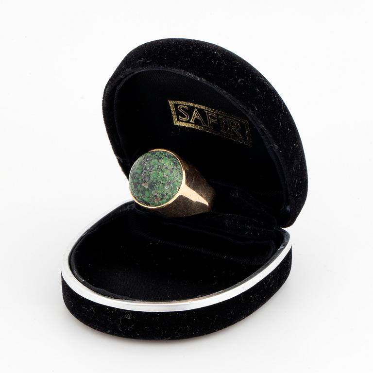 Ring Stigbert 18K guld med grön sten.