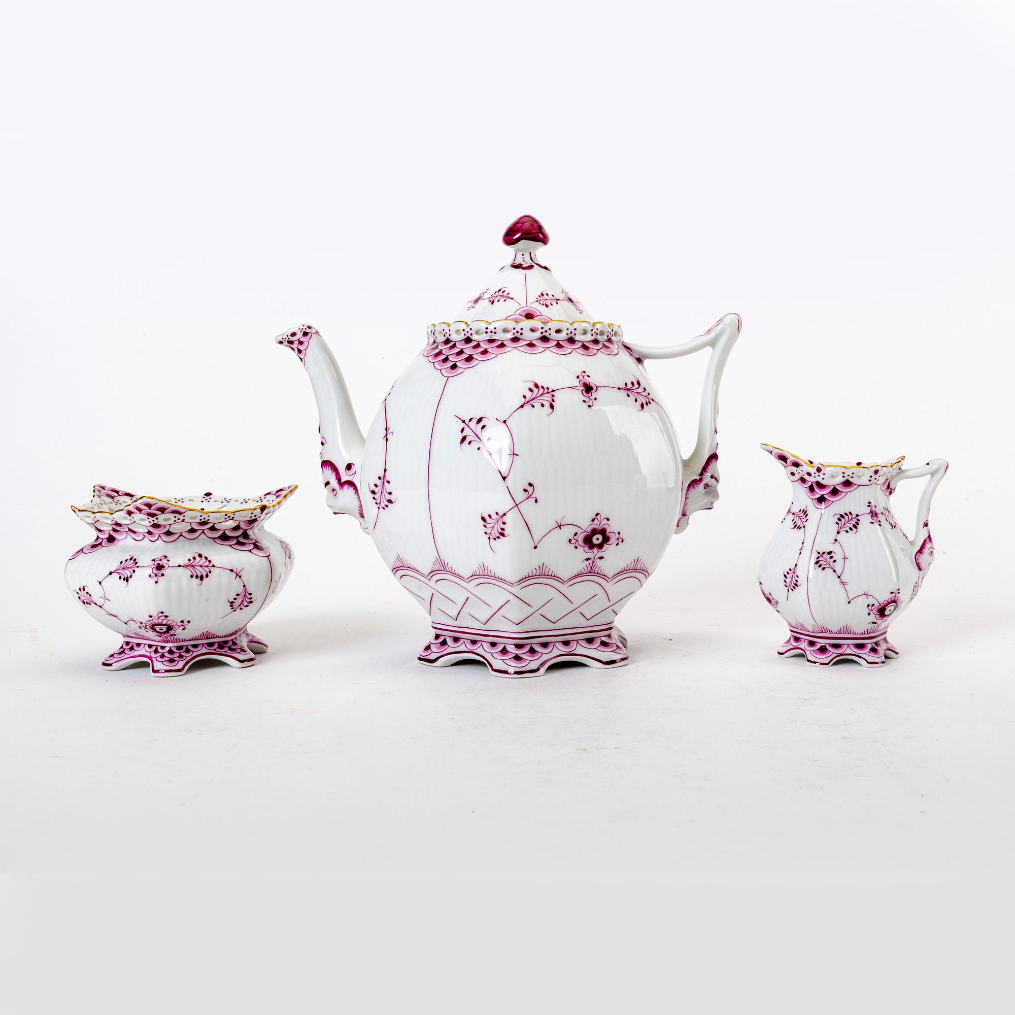 Servisdelar 10 dlr "Musselmalet röd helblonde", Royal Copenhagen 1952.